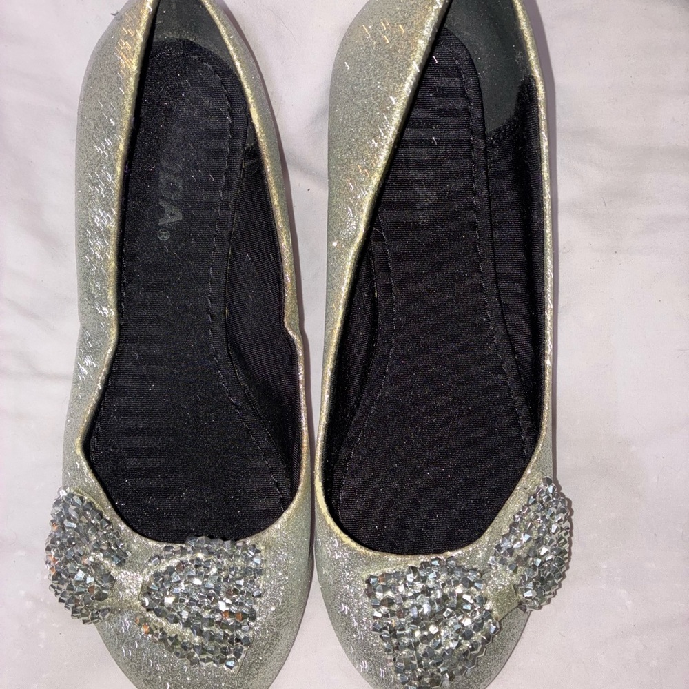 Moda Silver Glitter Flats with Sparkling Bow